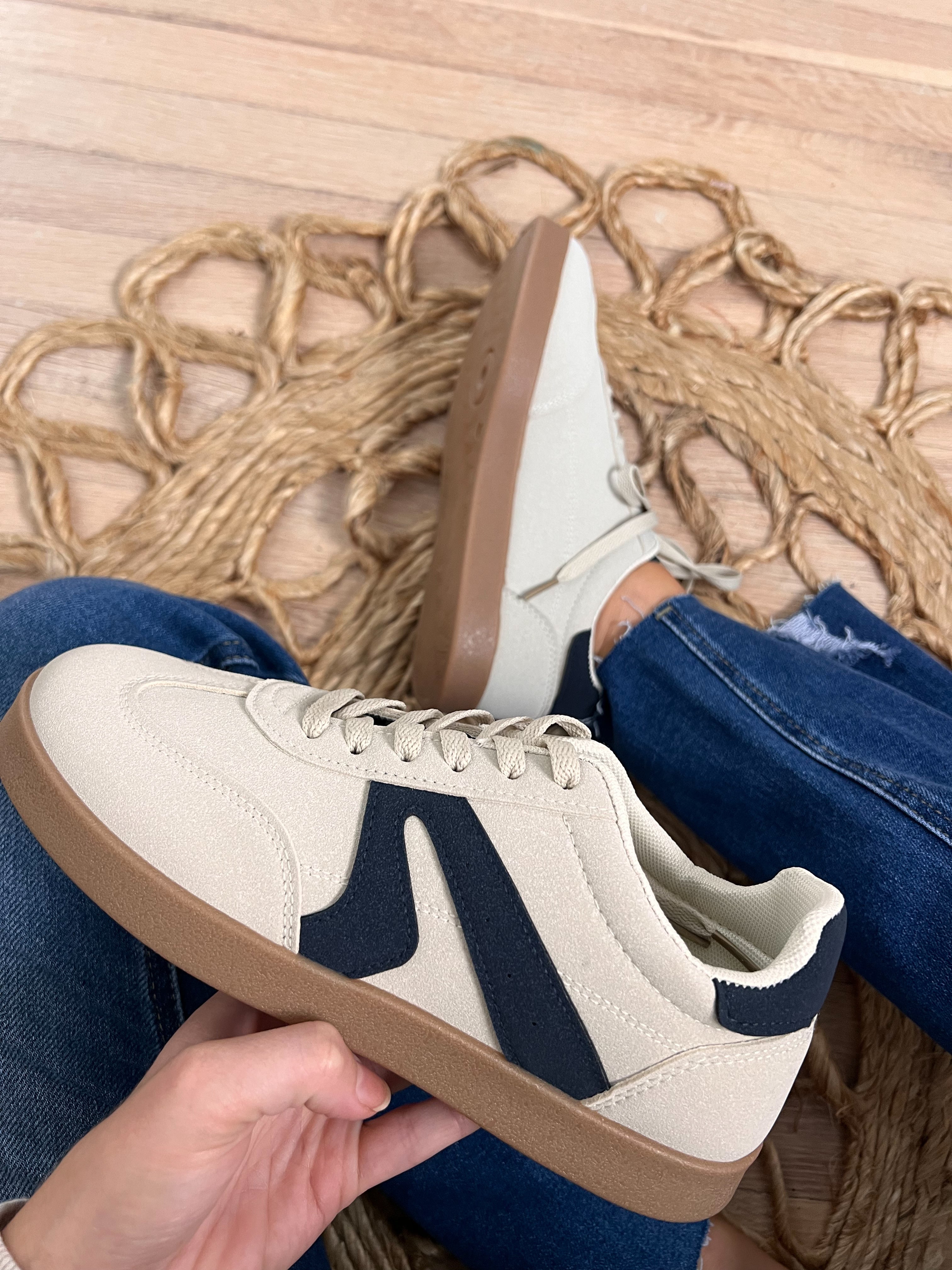 Very G Retro Sneakers - Beige