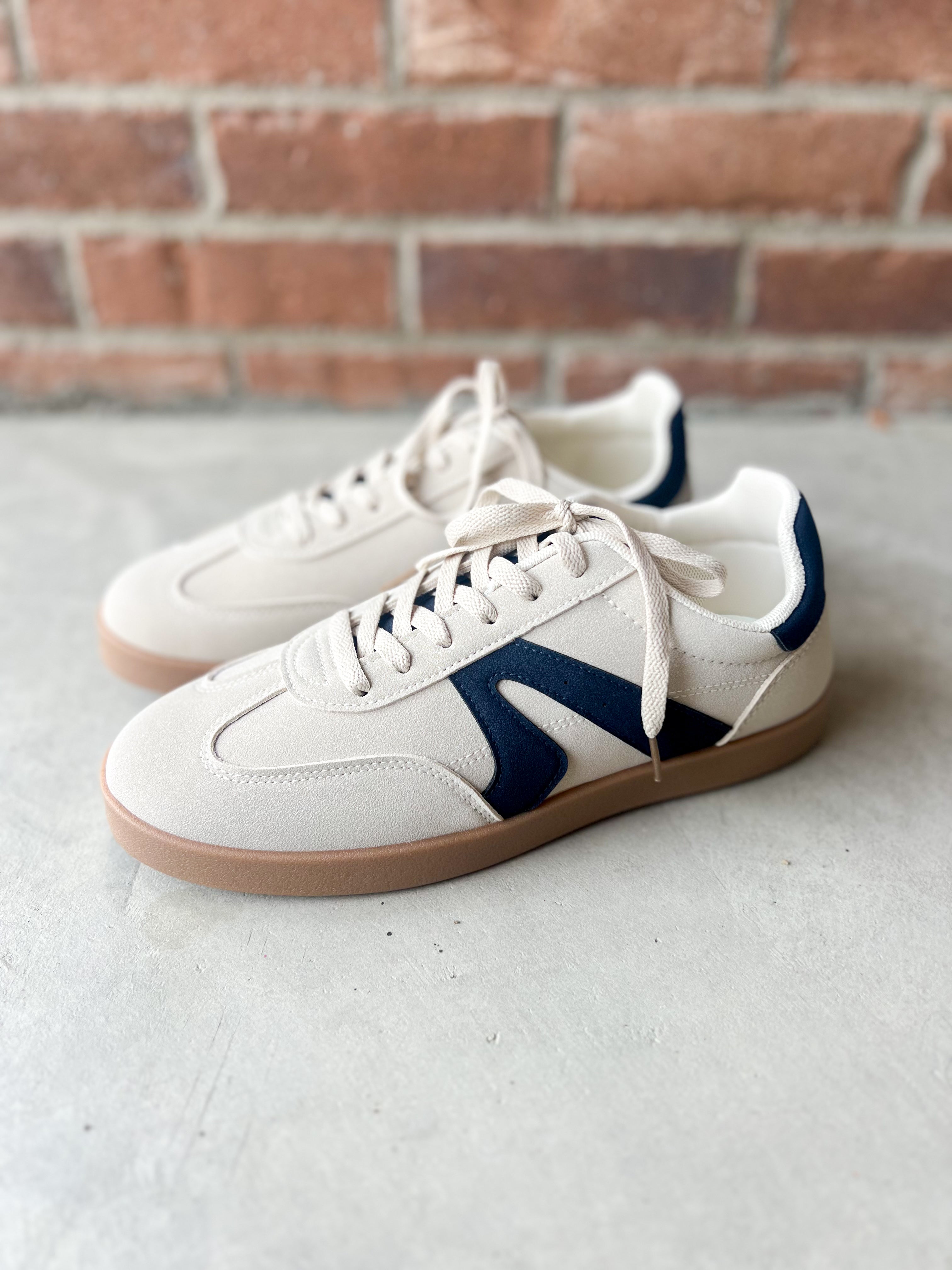Very G Retro Sneakers - Beige