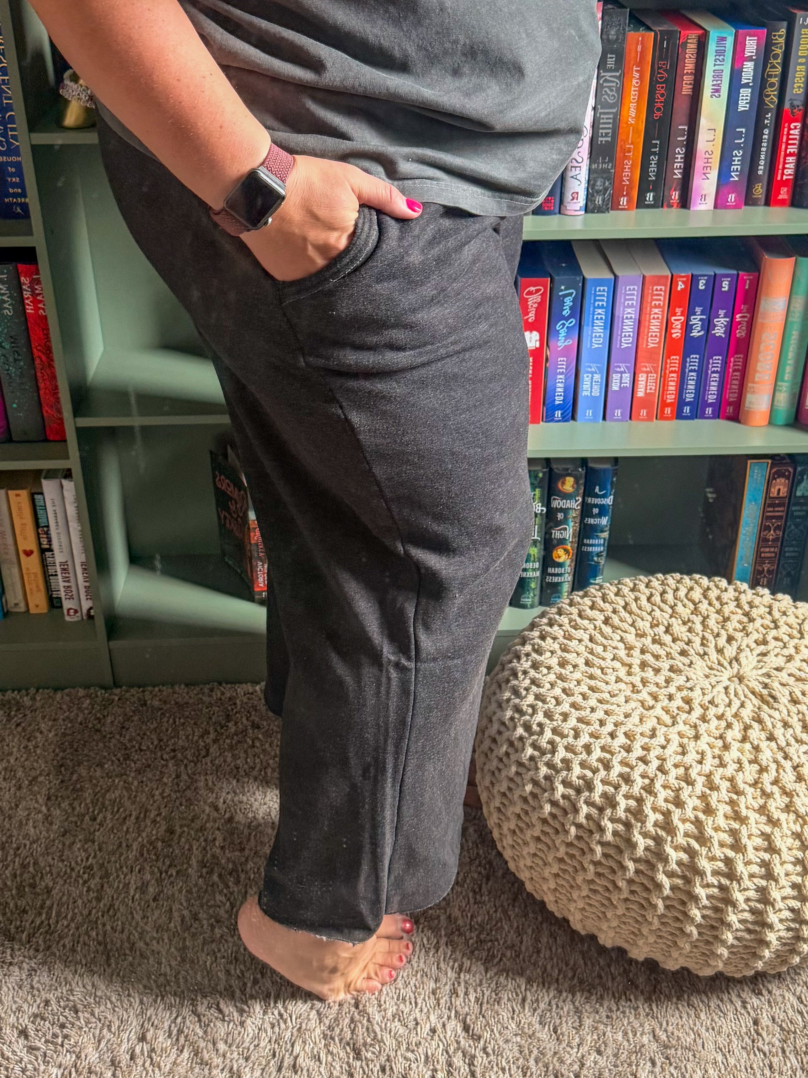 Cropped Wide Leg Comfy Pants in Black