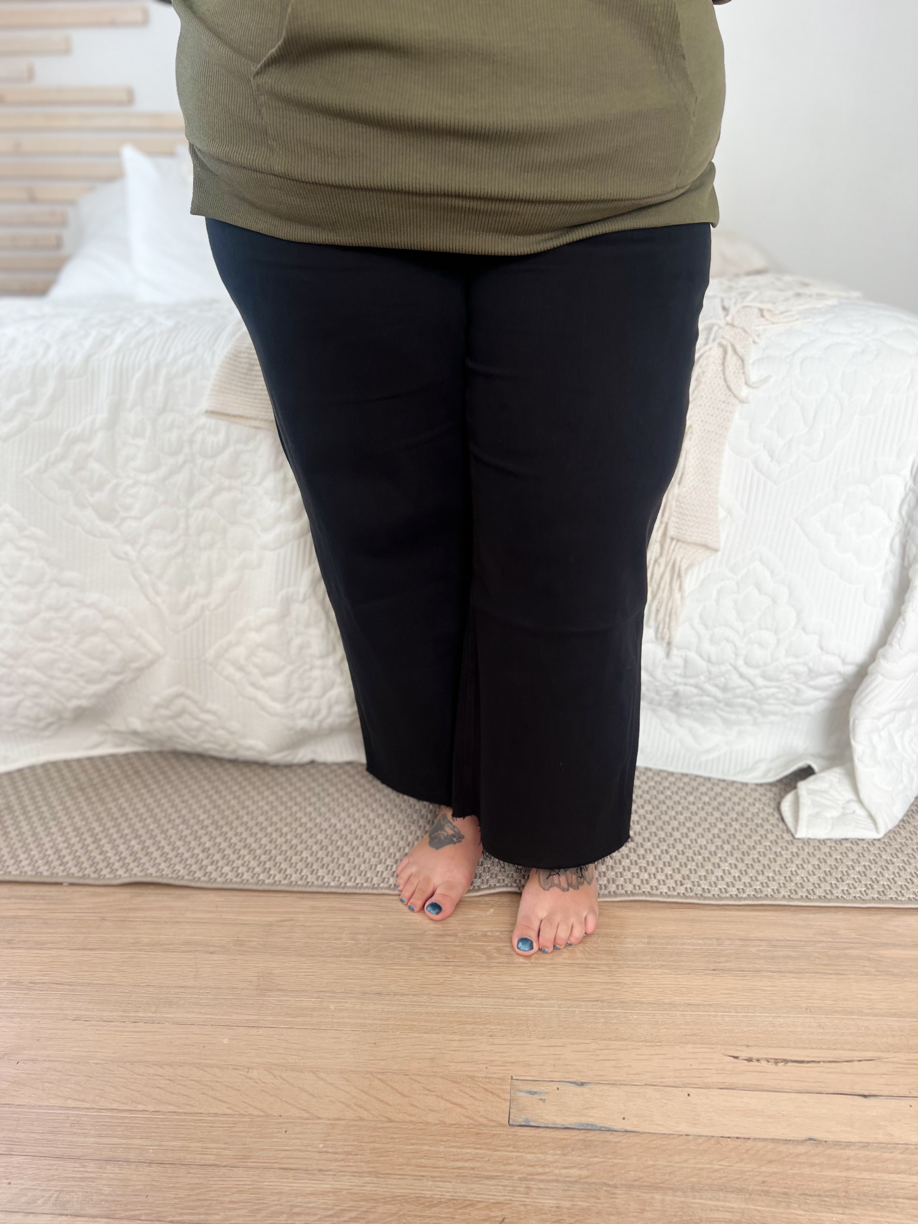 Vervet Olivia Wide Leg Non Distressed Crop Jeans - Black