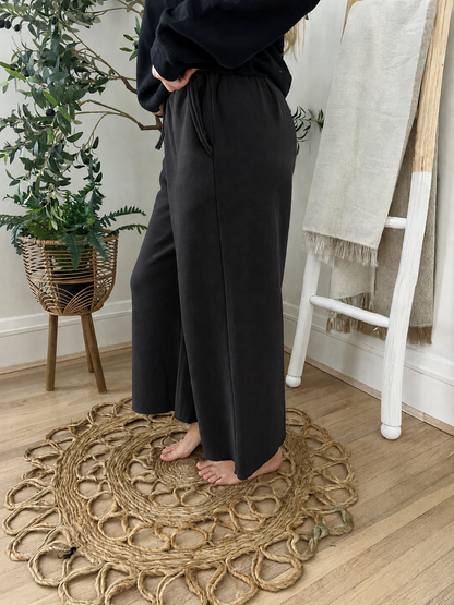 Cropped Wide Leg Comfy Pants in Black