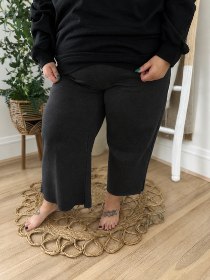 Cropped Wide Leg Comfy Pants in Black