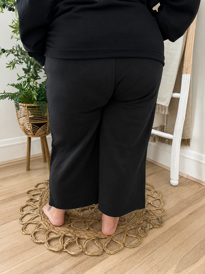 Cropped Wide Leg Comfy Pants in Black