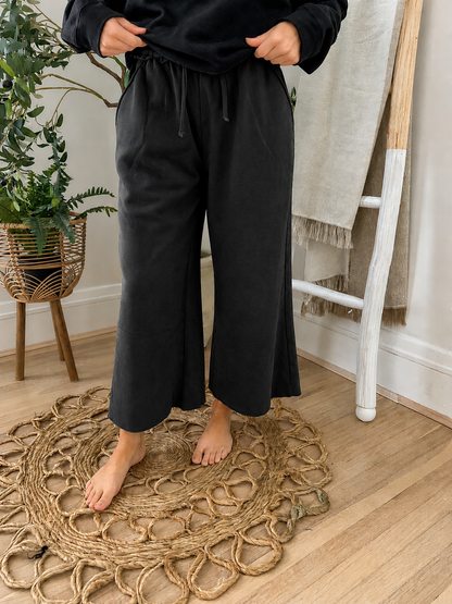 Cropped Wide Leg Comfy Pants in Black