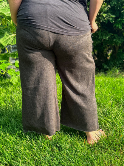 Cropped Wide Leg Comfy Pants in Black