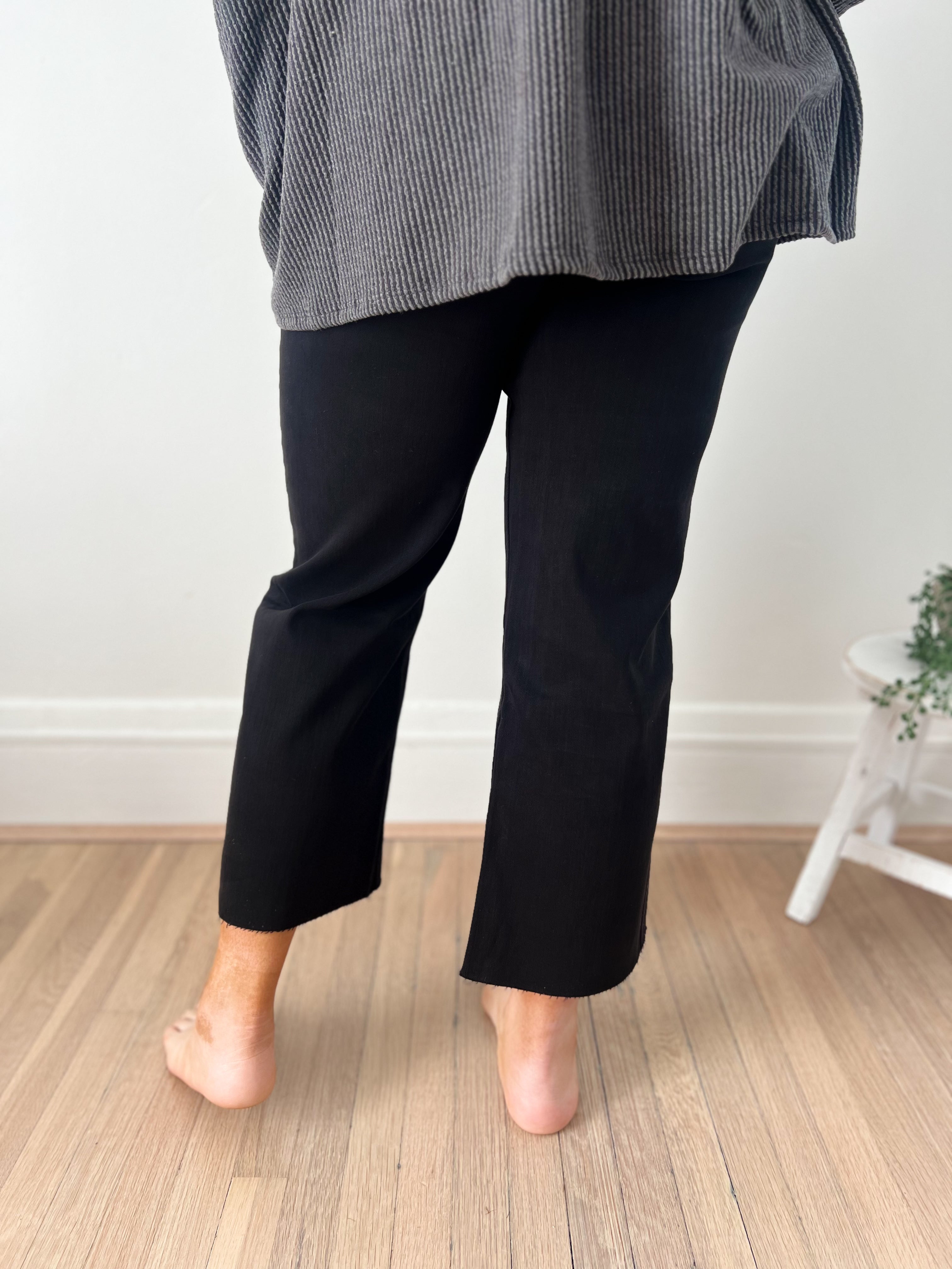 Vervet Olivia Wide Leg Non Distressed Crop Jeans - Black