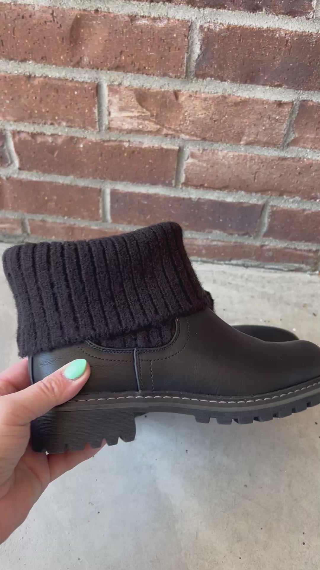 Load video: Corkys Quiver Booties - Black