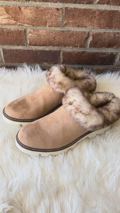 Very G Mahika Fur Lined Clog - Light Taupe